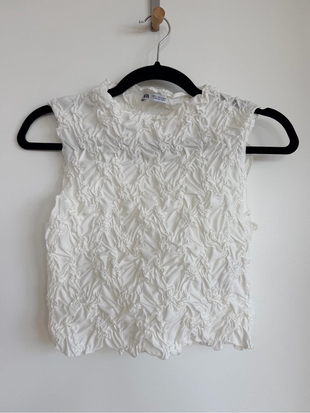 Zara White Textured Crinkle Sleeveless Top size Small